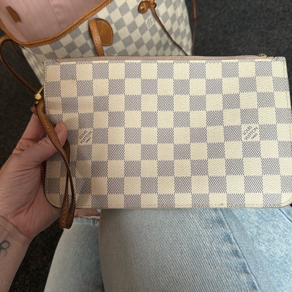 Handbags - Louis Vuitton neverfull mm pochette